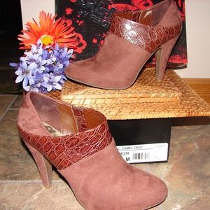 Fergalicious Women's Regal Camel Bootie